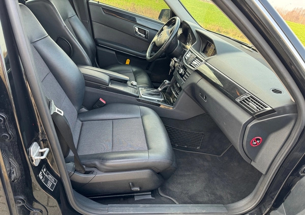 Mercedes-Benz Klasa E cena 40900 przebieg: 232951, rok produkcji 2010 z Pelplin małe 254